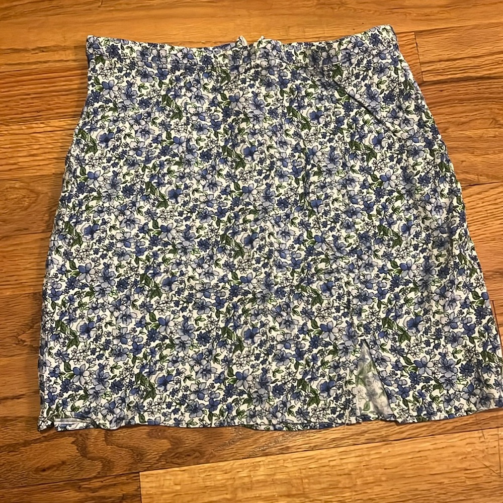 Topshop mini floral skirt with slit